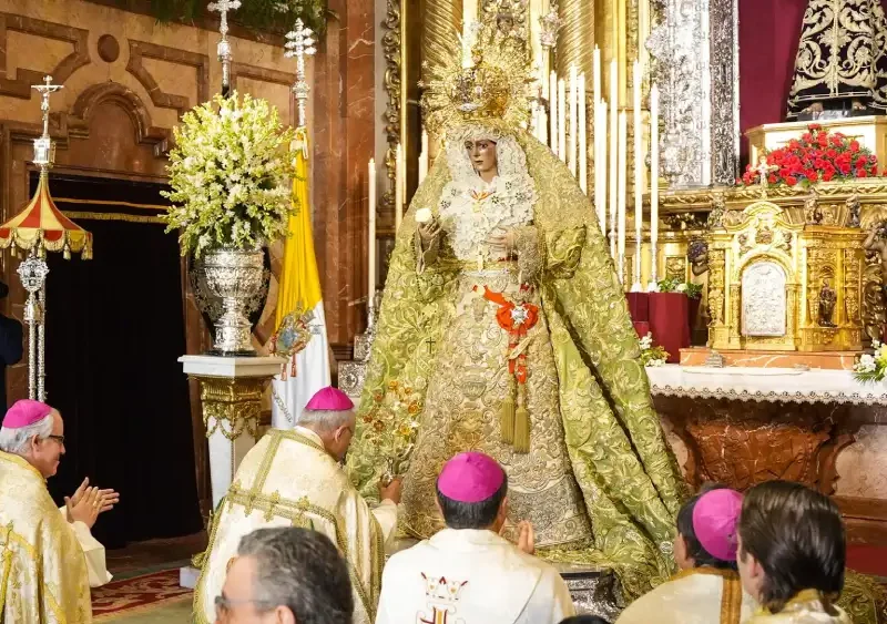 Imágenes de la entrega de la Rosa de Oro a la Macarena, máxima condecoración otorgada por el Papa, en un acto celebrado en su Basílica. - Joaquin Corchero - Europa Press