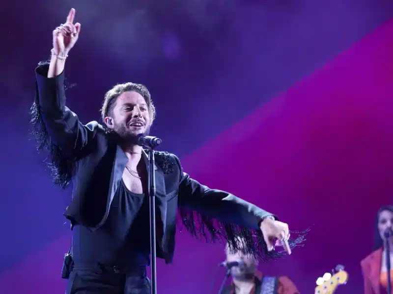 El cantante Manuel Carrasco durante el concierto de la gira 'Corazón y Flecha' - María José López - Europa Press -