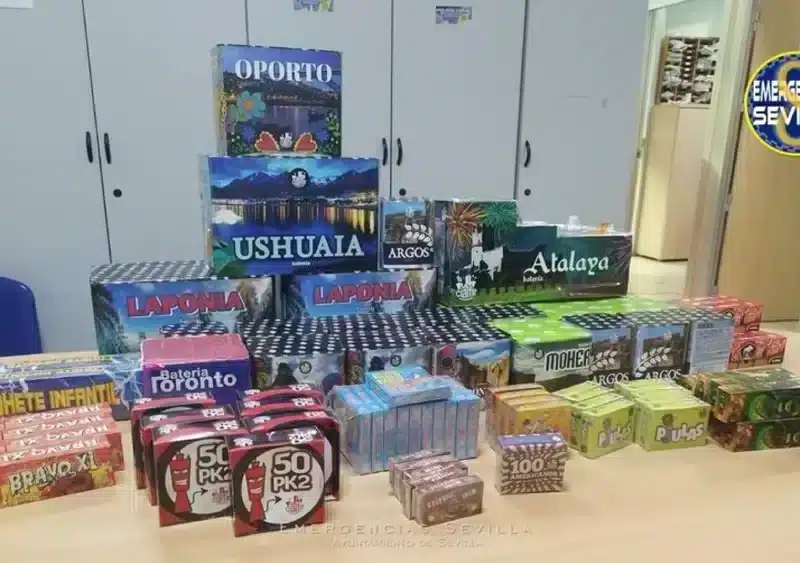 Material pirotécnico intervenido por la Policía Local de Sevilla en un establecimiento sin autorización para su venta - EMERGENCIAS SEVILLA