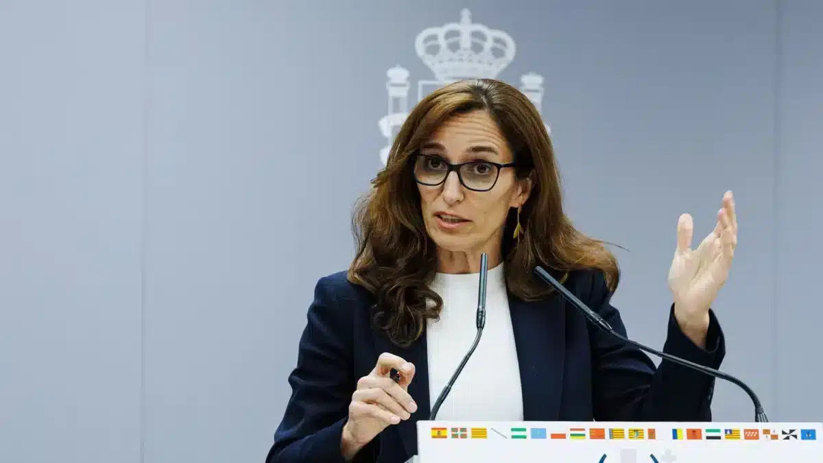 La ministra de Sanidad, Mónica García, interviene durante una rueda de prensa tras el pleno del Consejo Interterritorial del Sistema Nacional de Salud (CISNS), en la sede del Ministerio de Sanidad, a 16 de diciembre de 2024, en Madrid (España). - Carlos Luján - Europa Press
