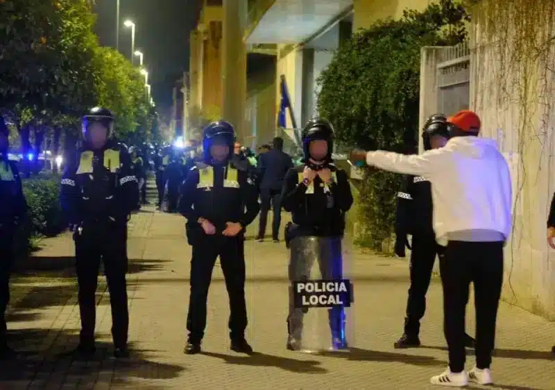 Familiares y amigos del vendedor ambulante protestan por su muerte