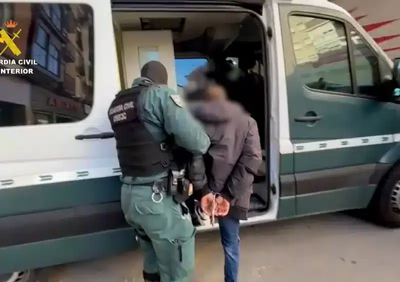 Cae una red de venta fraudulenta de mascotas que operaba en Colombia y España - GUARDIA CIVIL