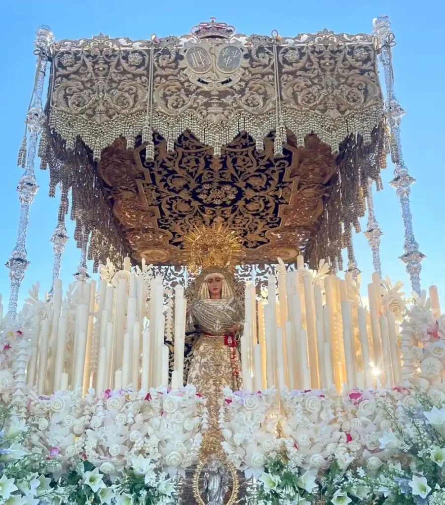 La Esperanza de Triana en la Magna. Hermandad de la Esperanza de Triana