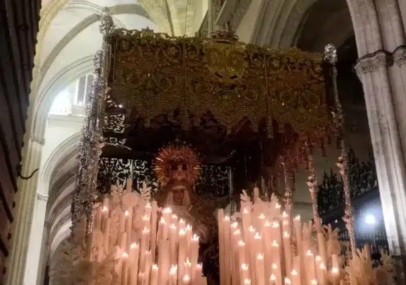 La Esperanza de Triana en la Catedral de Sevilla. CGHCS