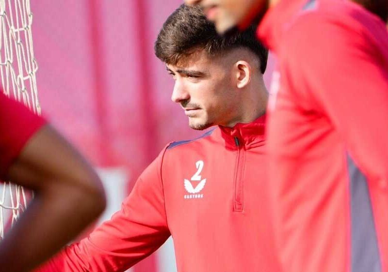 Kike Salas durante un entrenamiento - Sevilla FC