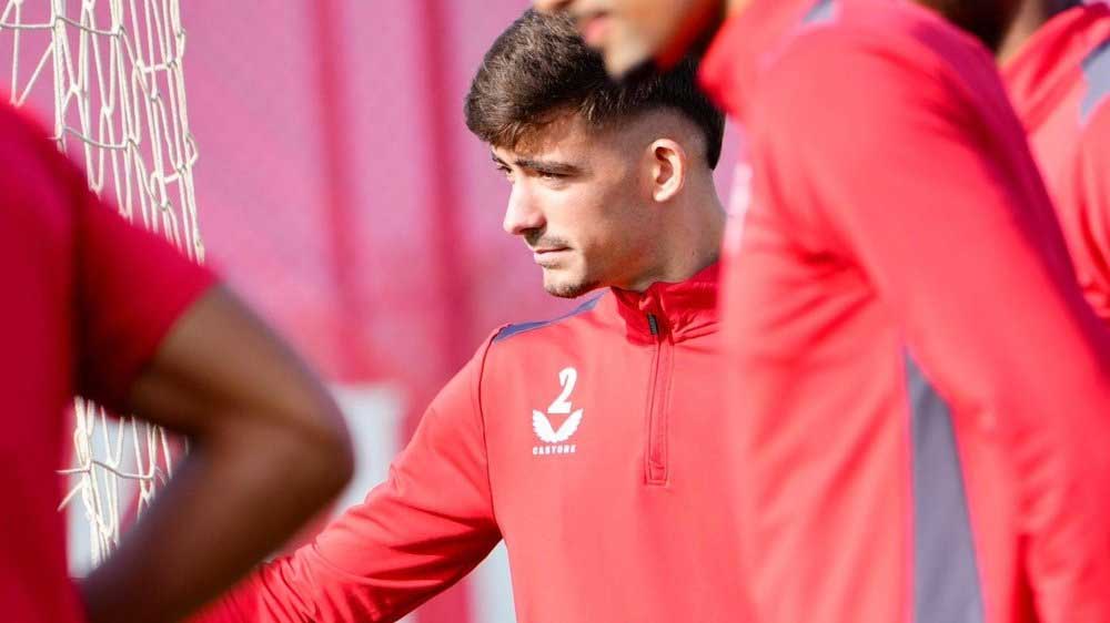 Kike Salas durante un entrenamiento - Sevilla FC