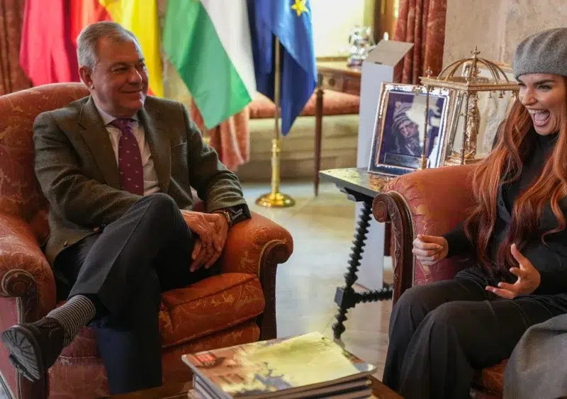 Melody y Sanz antes de la celebración del Benidorm Fest /Ayuntamiento de Sevilla