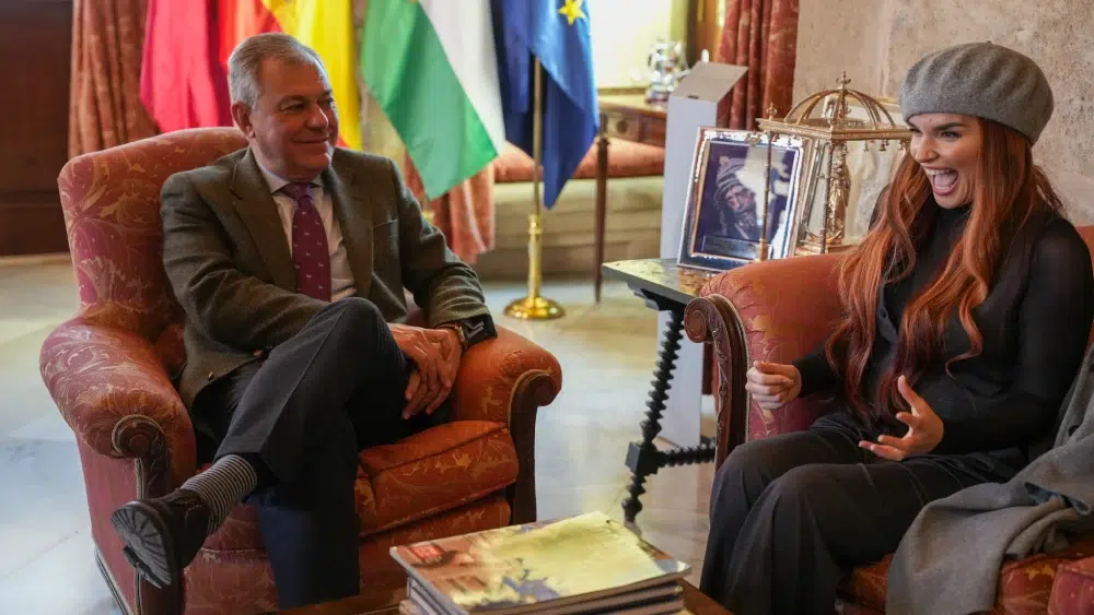 Melody y Sanz antes de la celebración del Benidorm Fest /Ayuntamiento de Sevilla
