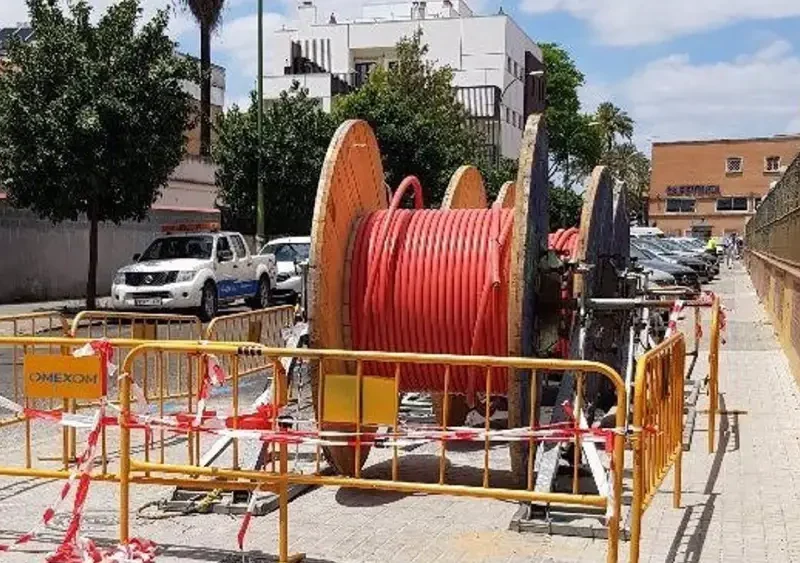 Archivo - Endesa refuerza la red de media tensión del barrio de Bami / ENDESA