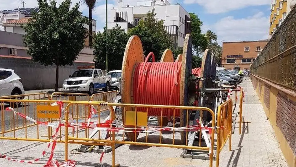 Archivo - Endesa refuerza la red de media tensión del barrio de Bami / ENDESA