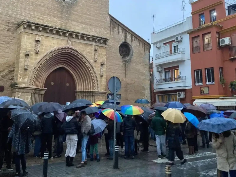 Concentración ante la iglesia de Santa Marina - ADRIANO ANTONOO