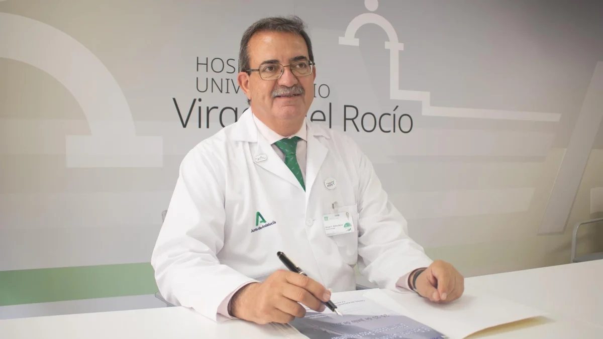 Archivo - El gerente del Hospital Virgen del Rocío, Manuel Molina, en una imagen de archivo. - JUNTA DE ANDALUCÍA - Archivo