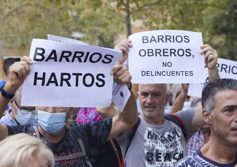 Imagen de archivo de una protesta vecinal ante la sede de Endesa / Joaquin Corchero