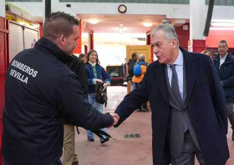 El alcalde de Sevilla, José Luis Sanz, visita el Parqeu de Bomberos Central. - AYUNTAMIENTO DE SEVILLA