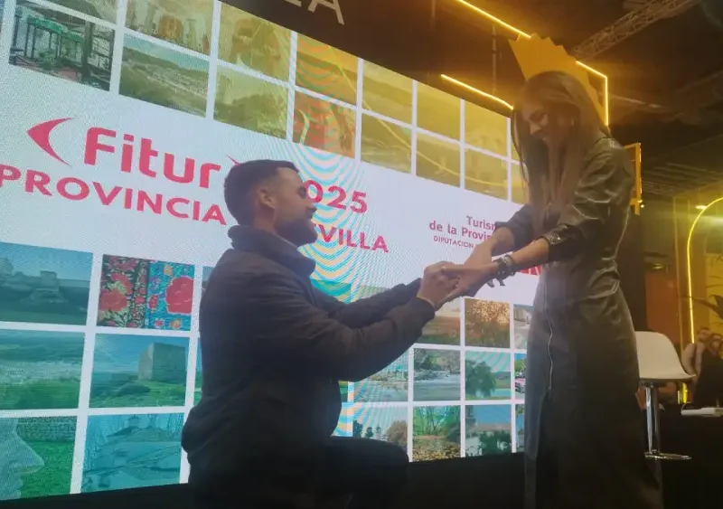 Paloma Valencia y Diego Bernal se comprometen en el estand de la Diputación de Fitur - Francisco Amador