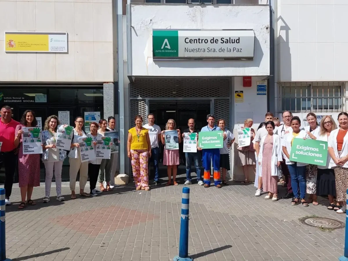 Archivo - Concentración en el centro de salud de San Juan - SATSE - Archivo