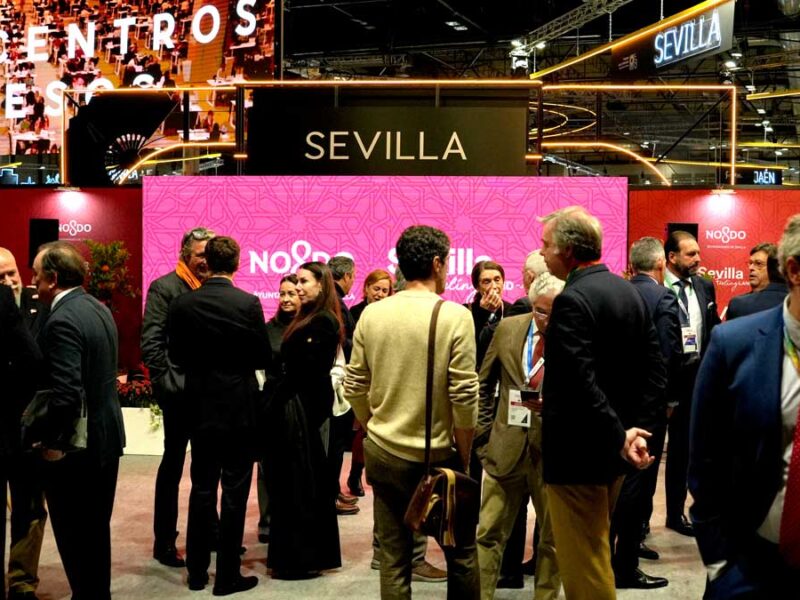 Stand de Sevilla en Fitur, a su espalda el stan de la provincia / F. Amador