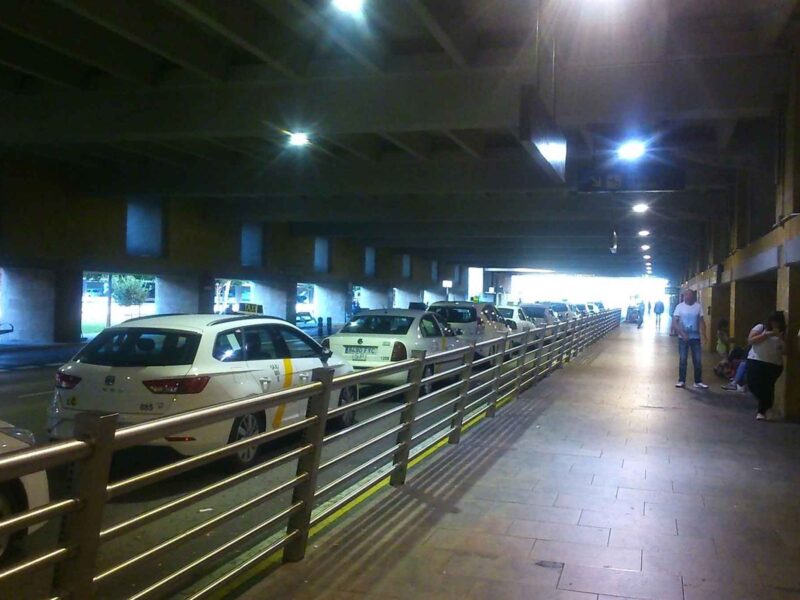 Parada de taxis del aeropuerto de Sevilla - Europa Press