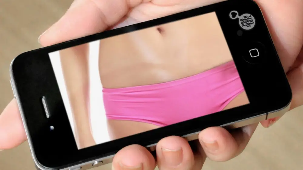 Imagen de archivo de vídeos de contenido sexual en un teléfono móvil - UDL