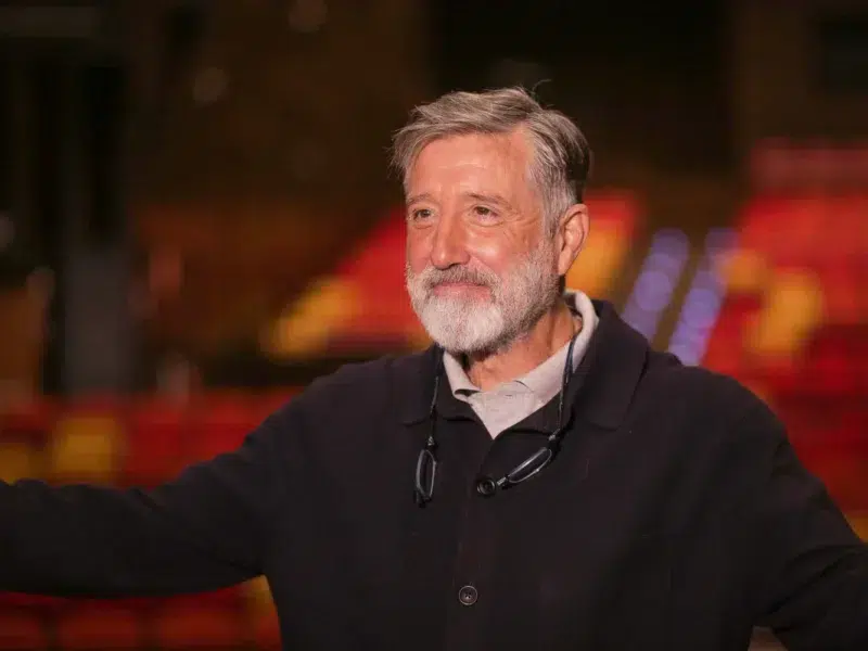 Emilio Aragón en el escenario del Cartuja Center en la presentación de Godspell - Coral Gata