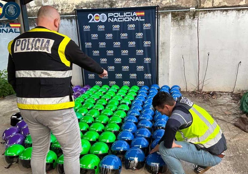 La Policía Nacional recupera 136 cascos robados en Sevilla - Policía Nacional