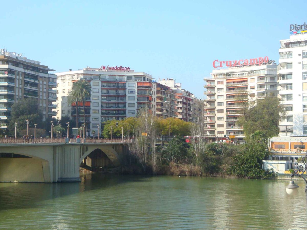 Plaza de Cuba. Acceso principal al Barrio de Los Remedios.