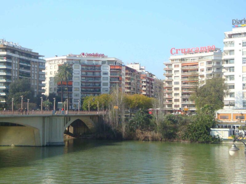 Plaza de Cuba. Acceso principal al Barrio de Los Remedios.