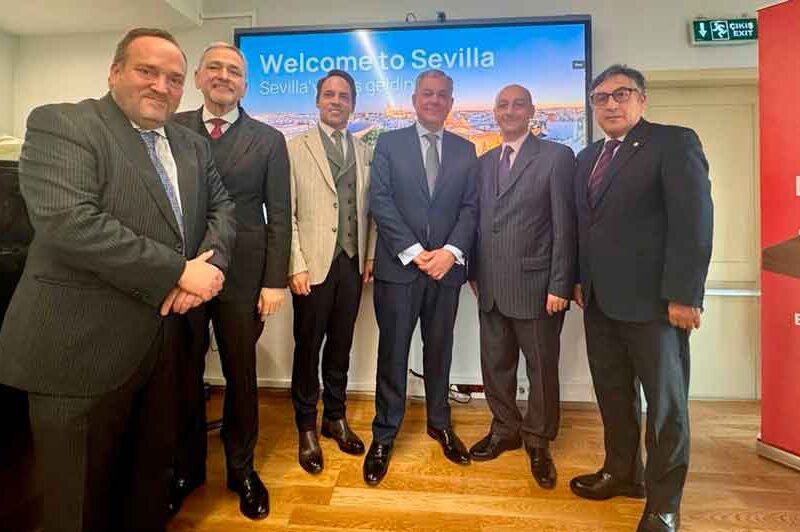 El alcalde, José Luis Sanz presenta el pryecto Ciudad de Ópera en el Instituto Cervantes de Estambul