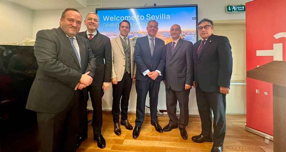 El alcalde, José Luis Sanz presenta el pryecto Ciudad de Ópera en el Instituto Cervantes de Estambul