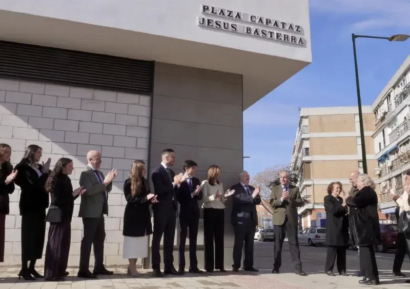 Inauguración de la plaza en honor al capataz Jesús Basterra. - Ayuntamiento de Sevilla