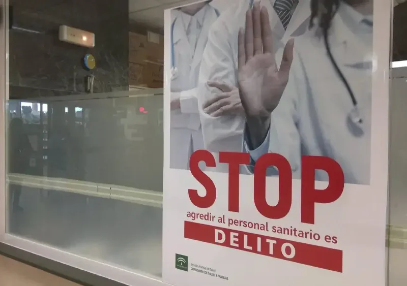 Cartel de la campaña 'Stop agresiones a personal sanitario' - Europa Press