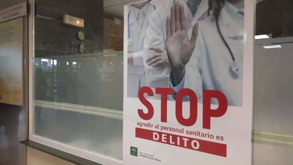 Cartel de la campaña 'Stop agresiones a personal sanitario' - Europa Press