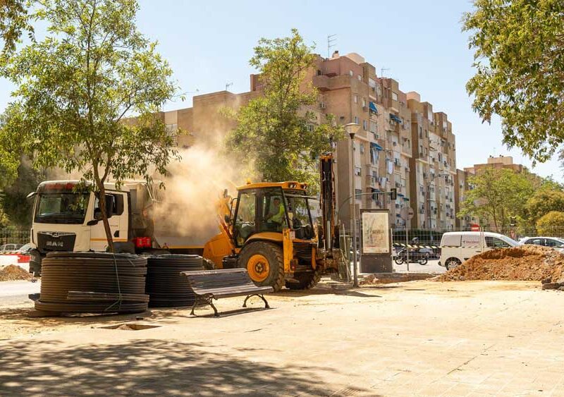 Obras de construcción de la línea 3 norte del metro en el barrio de Pino Montano