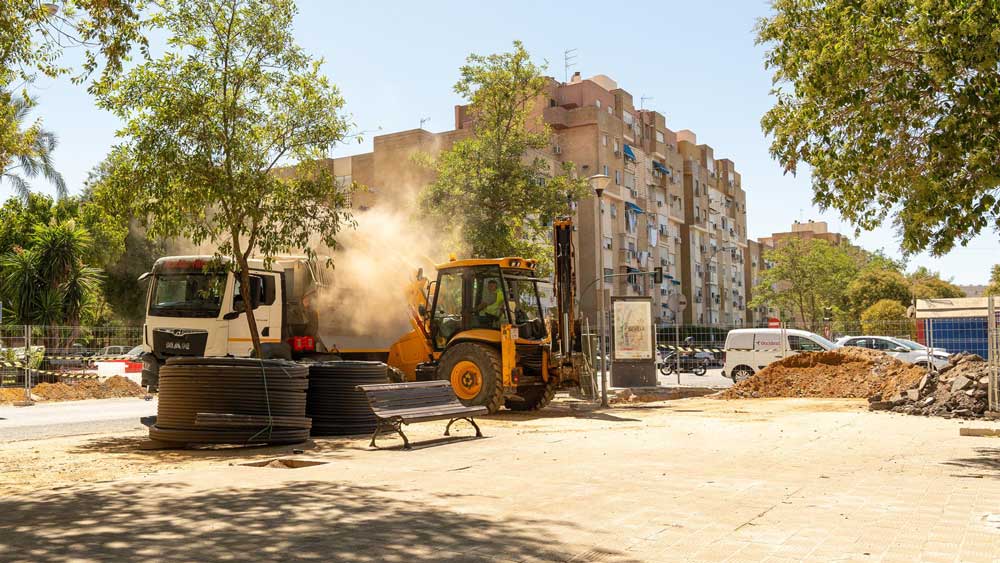 Obras de construcción de la línea 3 norte del metro en el barrio de Pino Montano