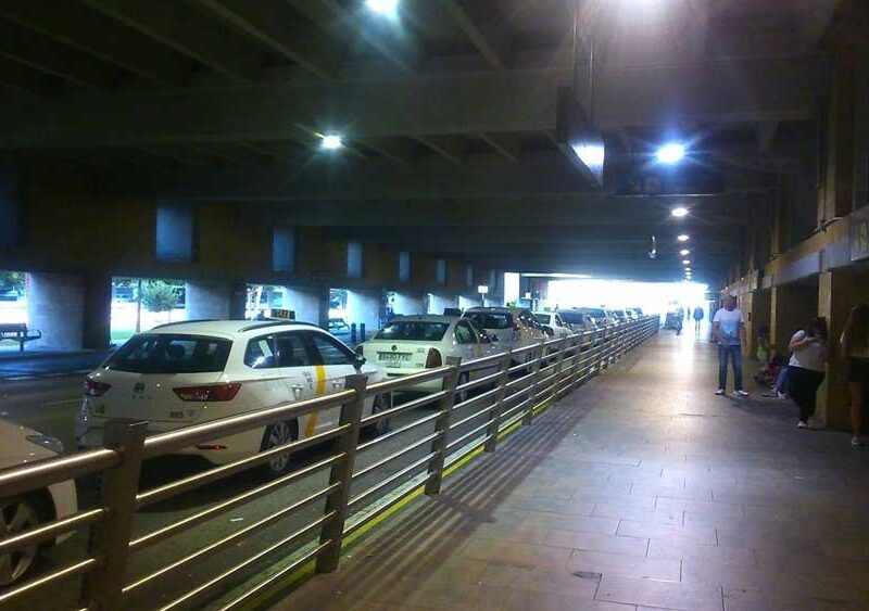 Parada de taxis del aeropuerto de Sevilla - Europa Press