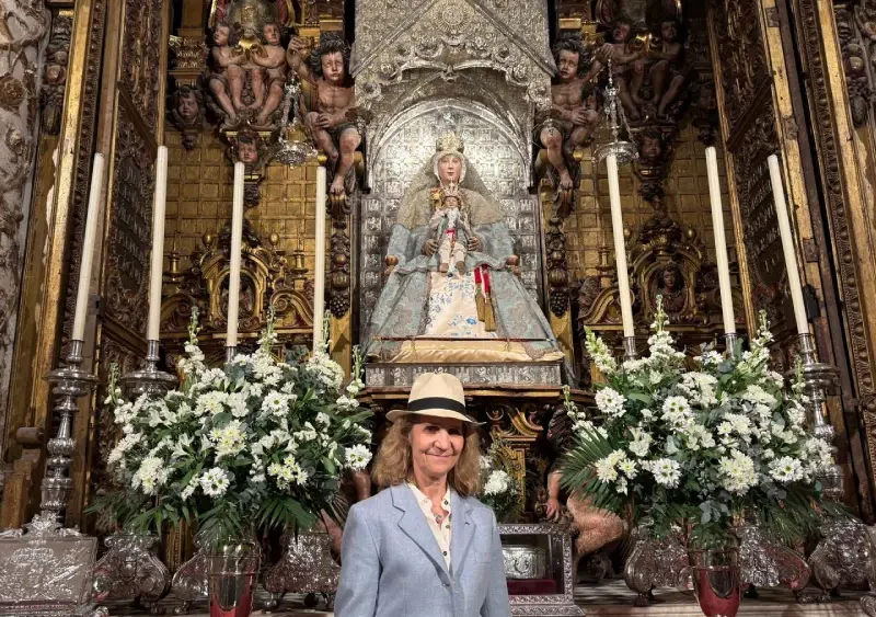 La infanta elena ante la Virgen de los Reyes en la Catedral de Sevilla - Catedral de Sevilla