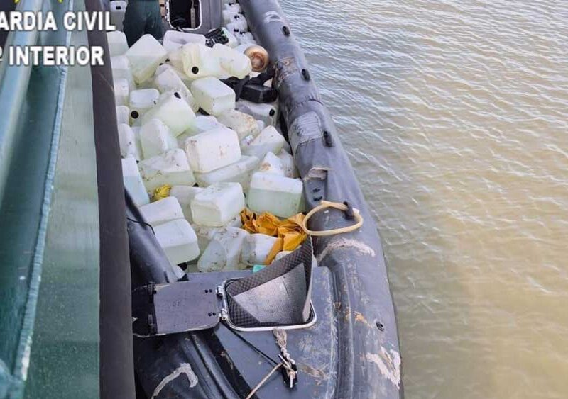 Narcolancha interceptada en Lebrija. - Guardia Civil