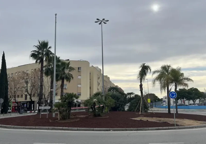 El Ayuntamiento dedica más de 207.000 euros en la renovación de zonas verdes en Los Bermejales. - Ayuntamiento de Sevilla