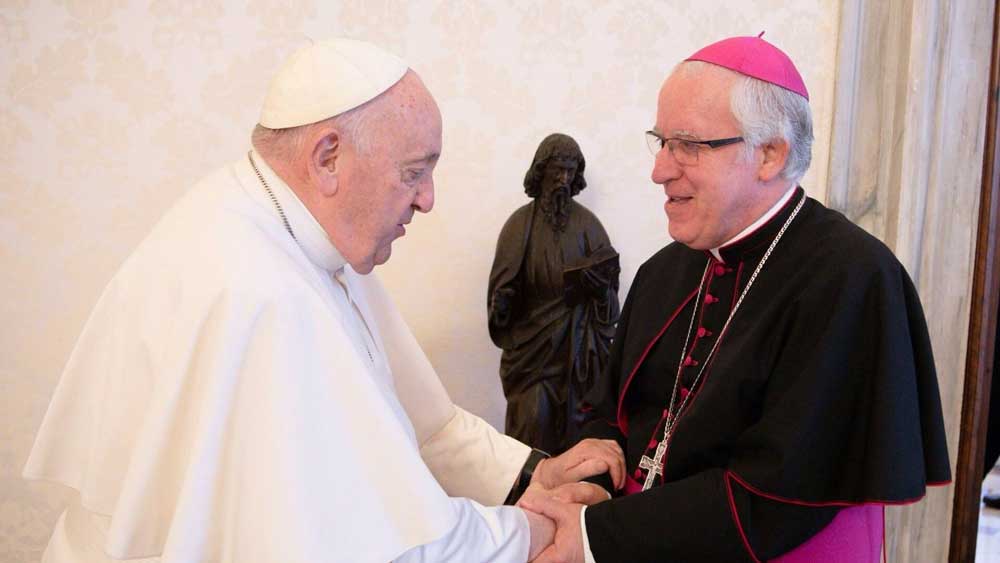 El arzobispo de Sevilla, José Ángel Saiz Meneses, junto al Papa Francisco. - Archidiócesis de Sevilla