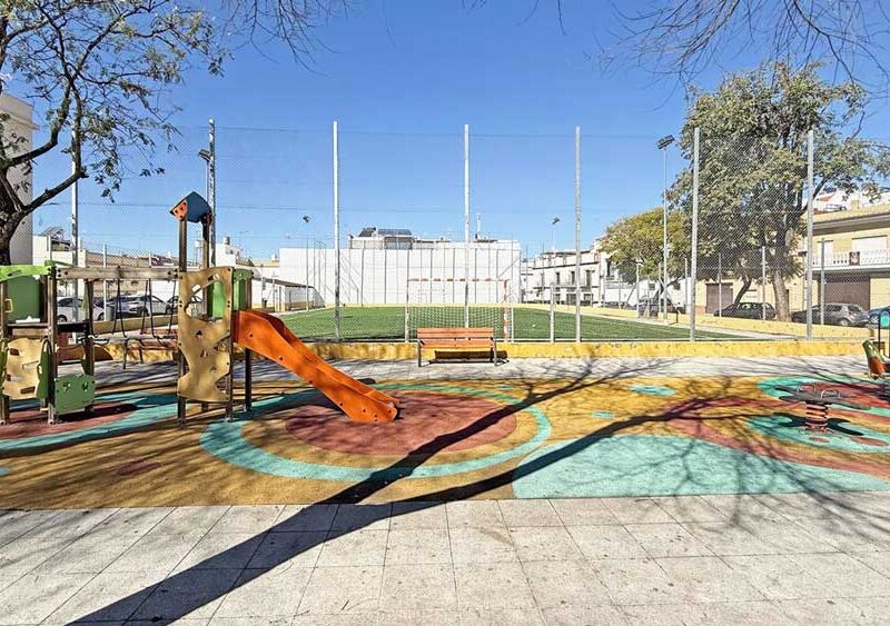 Parque y campo de fútbol de la barriada San Joaquín (Utrera). - Europa Press