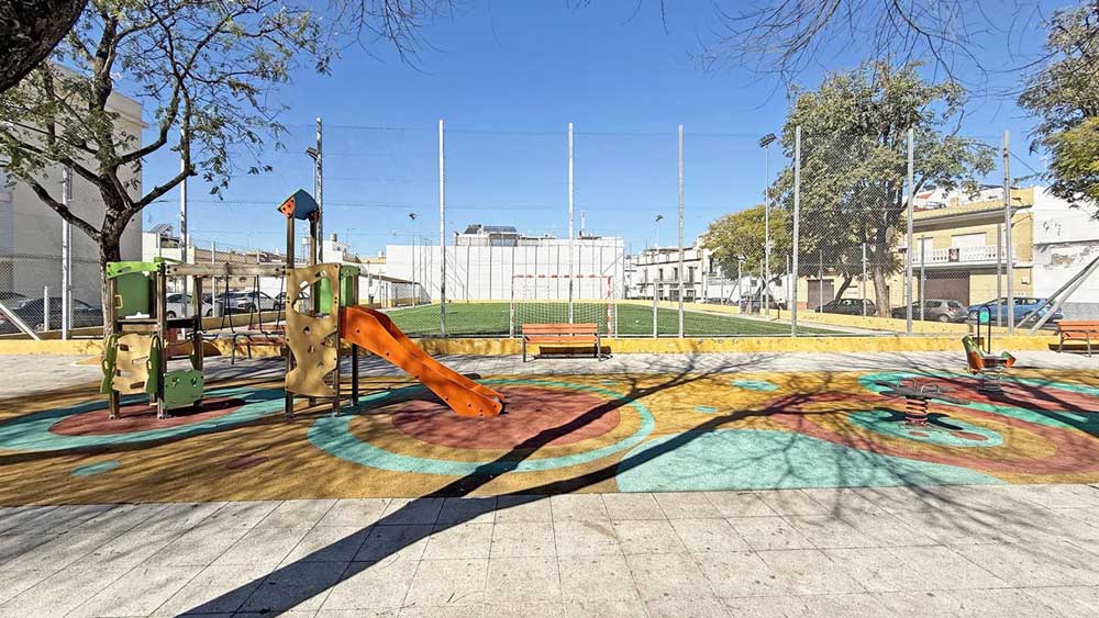 Parque y campo de fútbol de la barriada San Joaquín (Utrera). - Europa Press