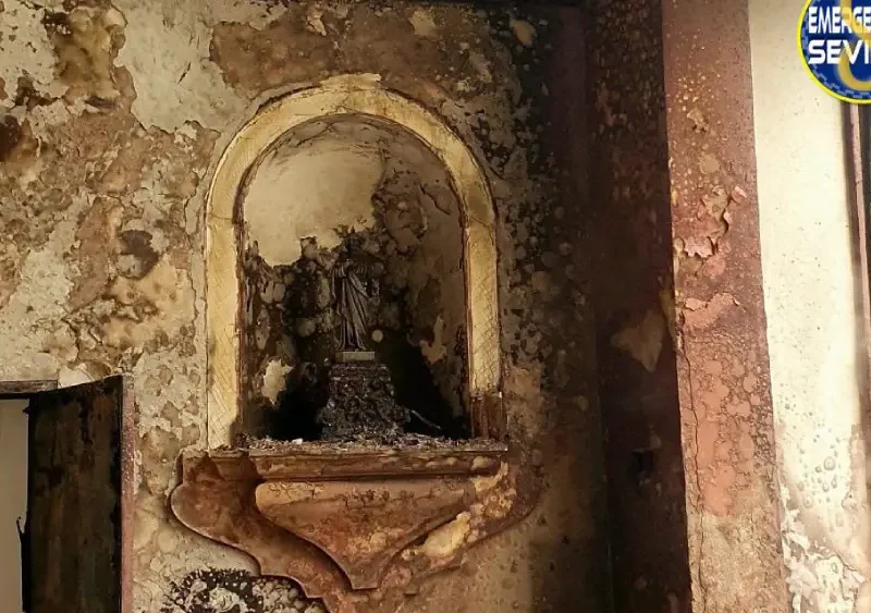 La imagen de San Judas Tadeo después de producirse el aparatoso incendio en San Antonio Abad - Emergencias Sevilla