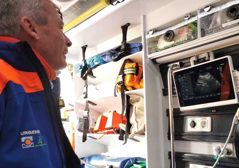 Nuevos ecógrafos en ambulancias del Área Sanitaria Sur de Sevilla. - Junta de Andalucía