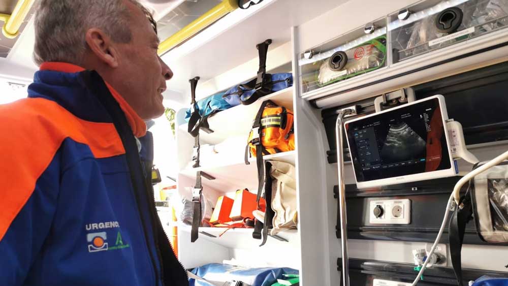 Nuevos ecógrafos en ambulancias del Área Sanitaria Sur de Sevilla. - Junta de Andalucía