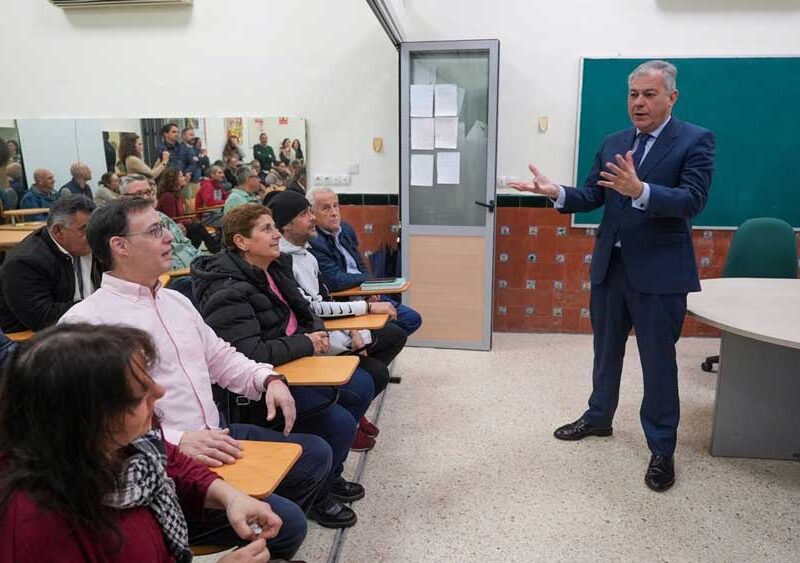 Sanz en el el Centro de Día Macarena. - Ayuntamiento de Sevilla