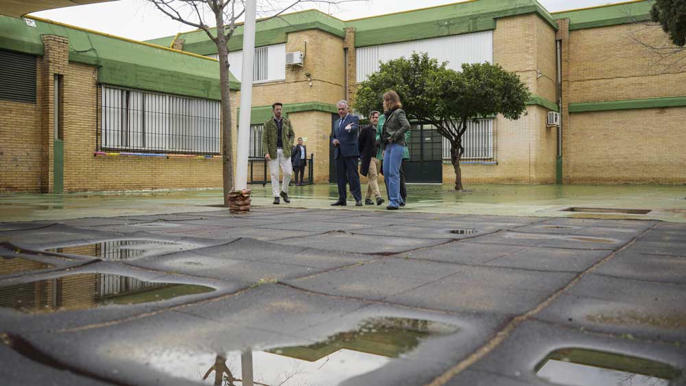 El alcalde de Sevilla, José Luis Sanz, visita un colegio público de Sevilla. - Ayuntamiento de Sevilla