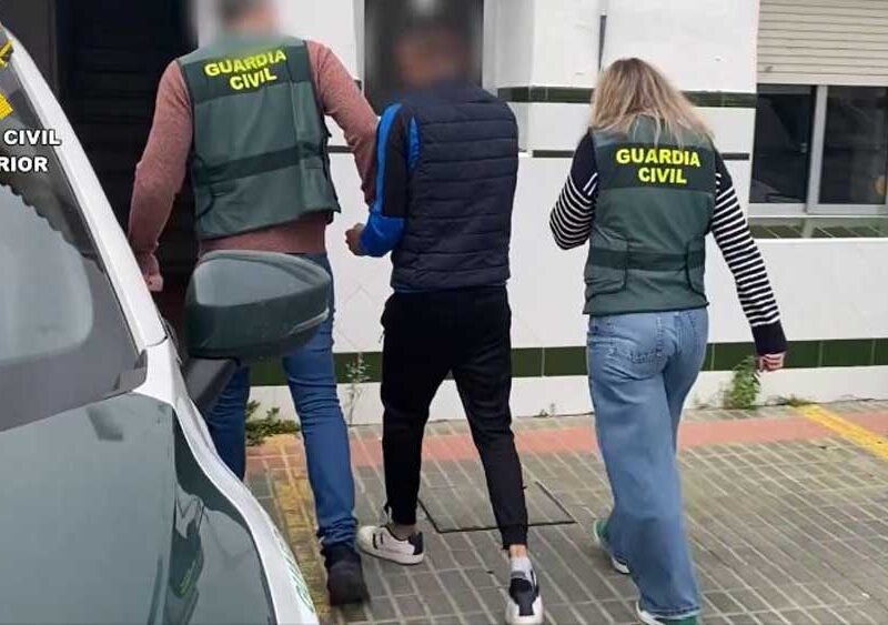 Detenido por múltiples robos en establecimientos de Mairena. - Guardia Civil