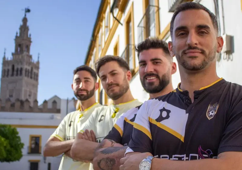 Cuatro miembros del primer equipo gay de Sevilla - Orgullo Hispalense