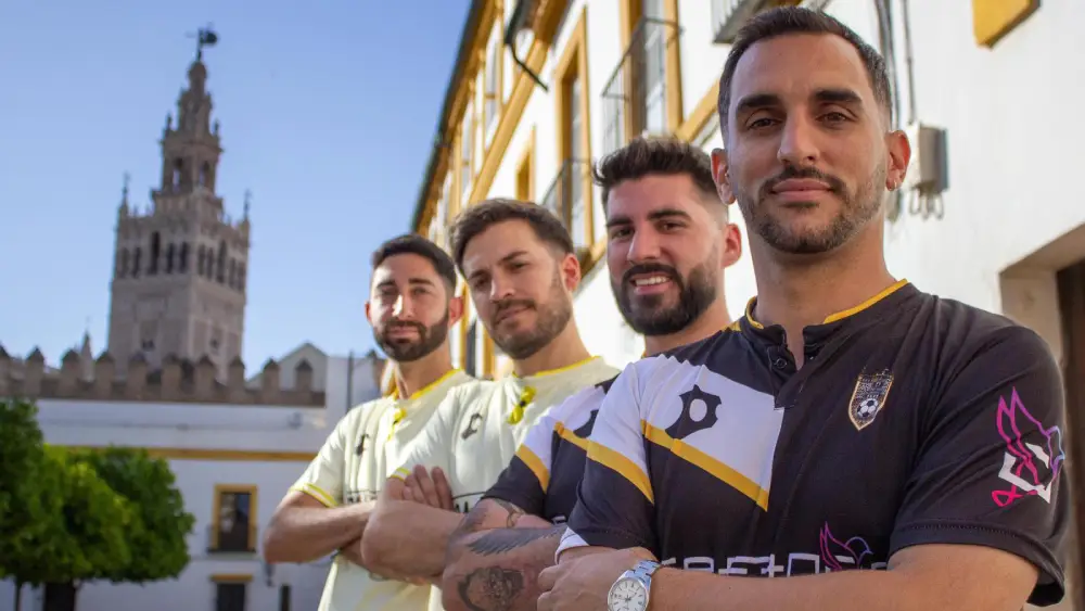 Cuatro miembros del primer equipo gay de Sevilla - Orgullo Hispalense