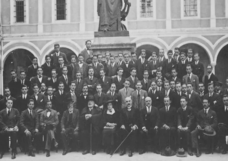 Patio de la Universidad Literaria de Sevilla a principios del siglo XX. - Universidad de Sevilla